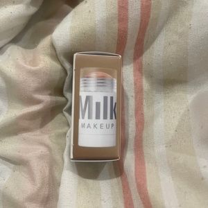 Milk make up highlighter in LiT!